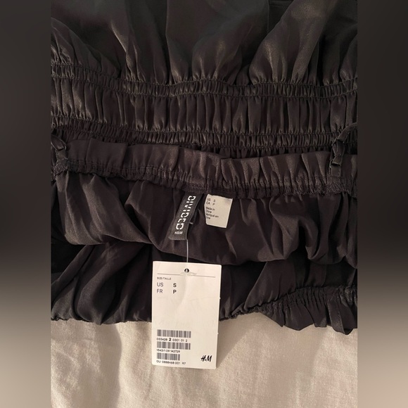 Brand new H&M tank top! (With the tag still on) - Picture 5 of 5